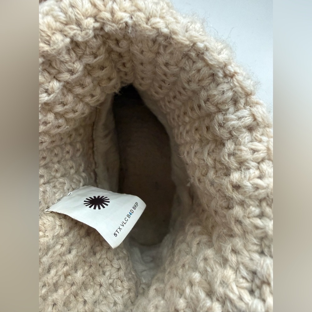 UGG Classic Solene Mini Ankle Boot - Size 6 - Picture 9 of 12
